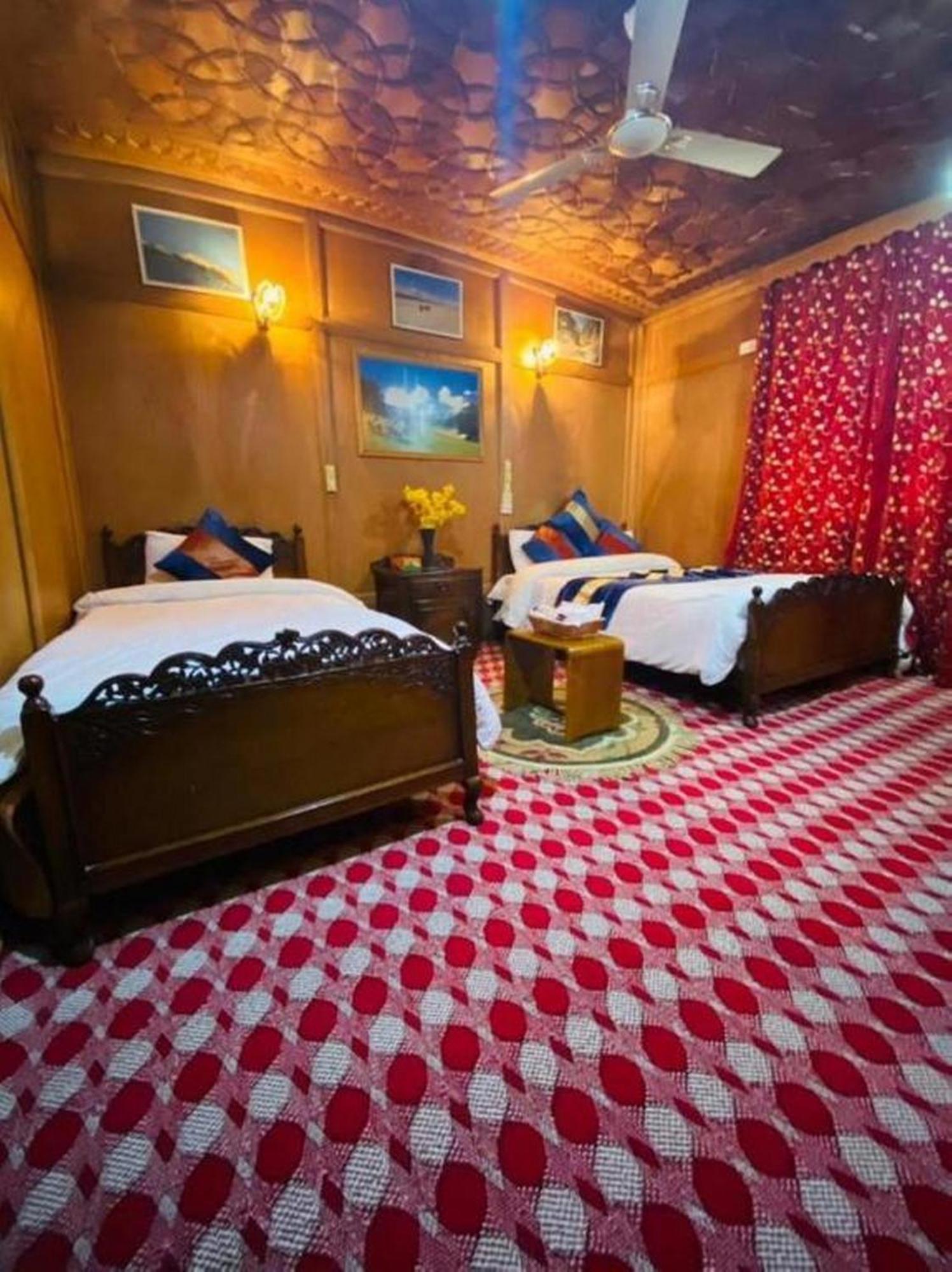 The Heritage Group Of Houseboats Srīnagar Extérieur photo