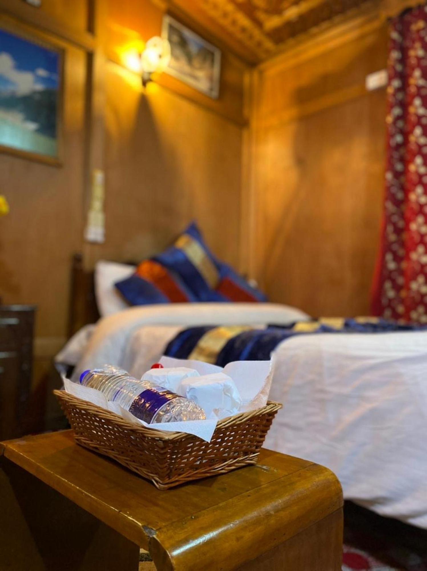 The Heritage Group Of Houseboats Srīnagar Extérieur photo