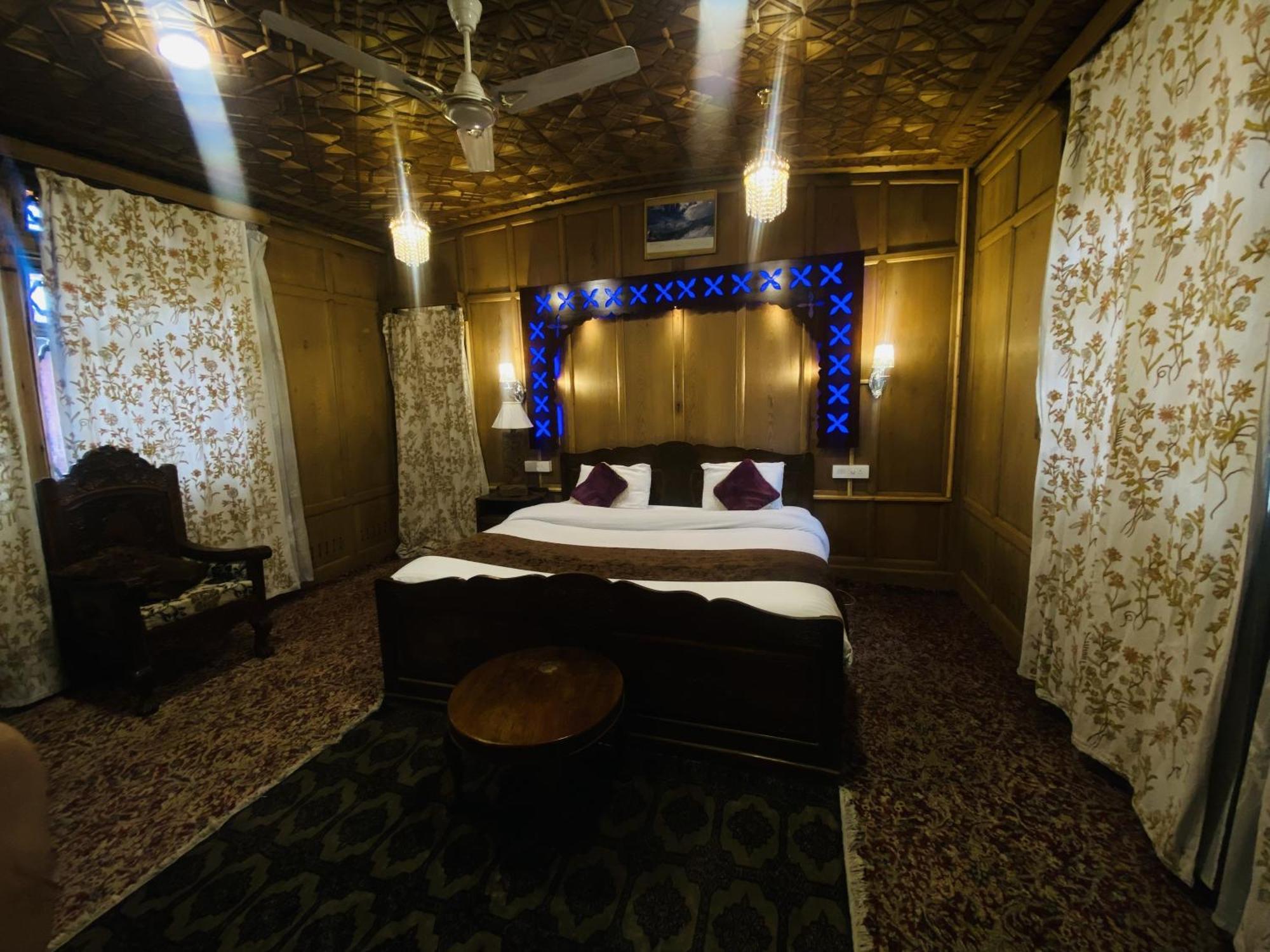 The Heritage Group Of Houseboats Srīnagar Extérieur photo