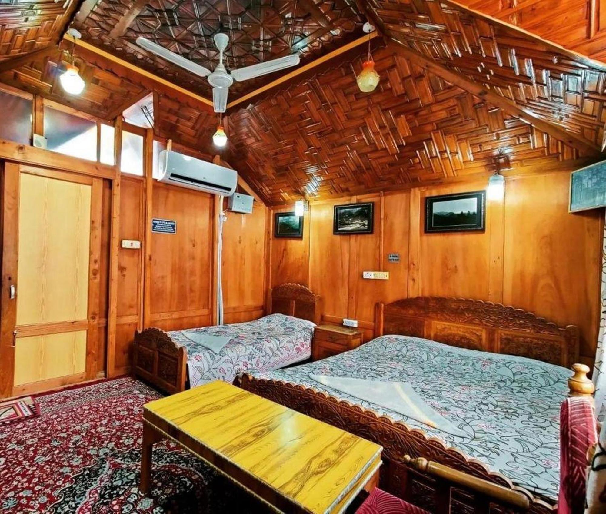 The Heritage Group Of Houseboats Srīnagar Extérieur photo
